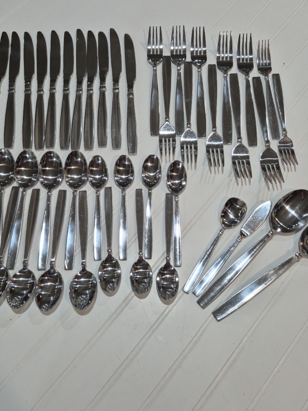 Oneida Polished Silver Flatware Set - Mirror Finish